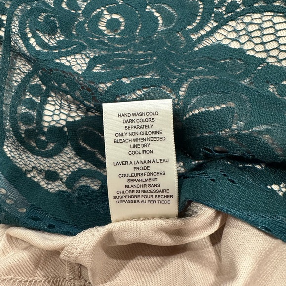 love, Fire Dark Teal Floral Guipure Lace Top with Keyhole Back EUC - Picture 5 of 11